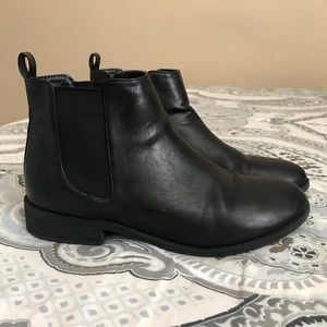 Forever 21 Black vegan leather booties